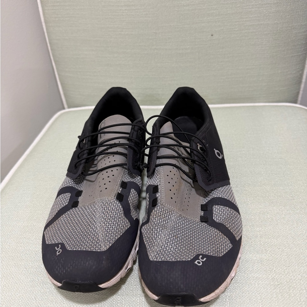 On Running Men's Athletic Shoes - Black and Gray